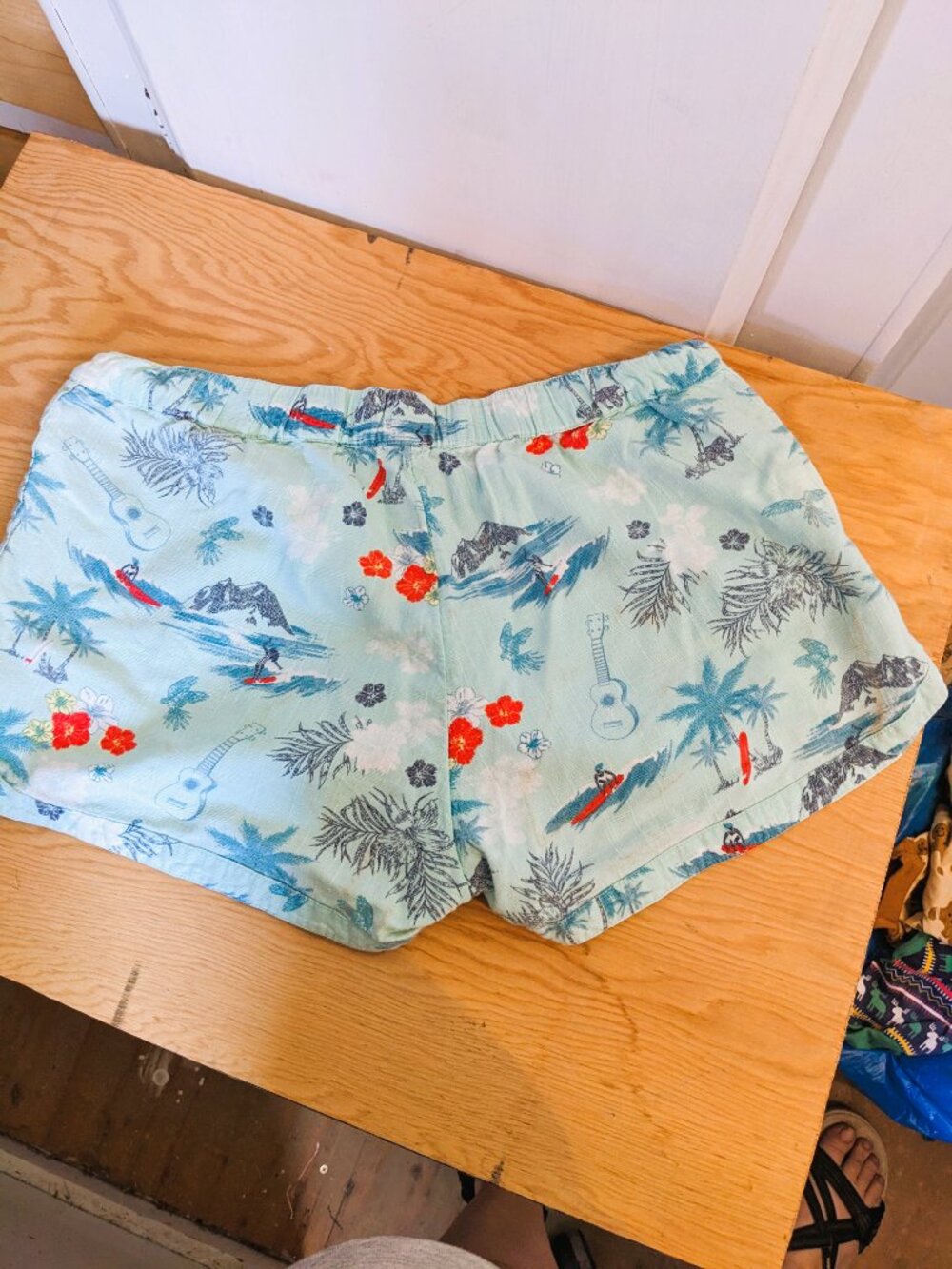 Roxy Tropical Flowers & Surfers Shorts Sz M - Picture 5 of 6